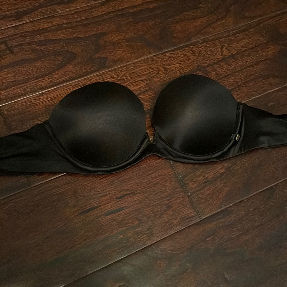 Victoria’s Secret strapless push-up bra